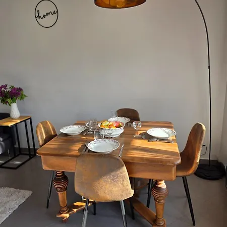 Charming House With Balcony Parking - Direct Paris
